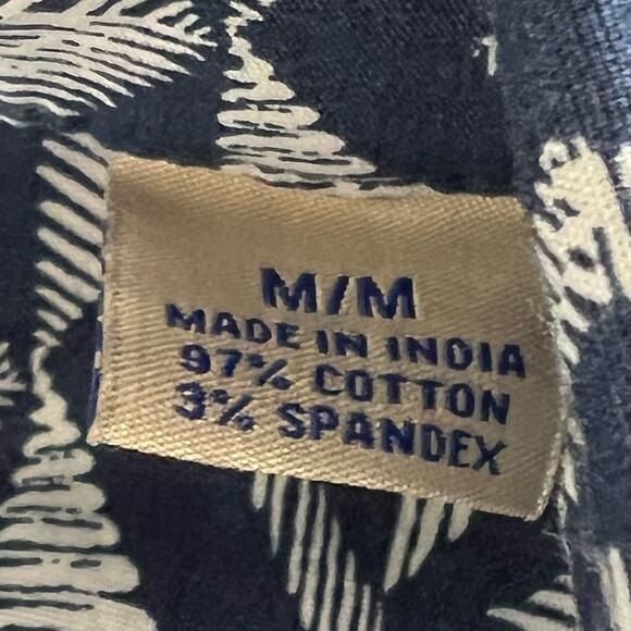 Tommy Bahama geometric print men’s button front shirt - Picture 6 of 6